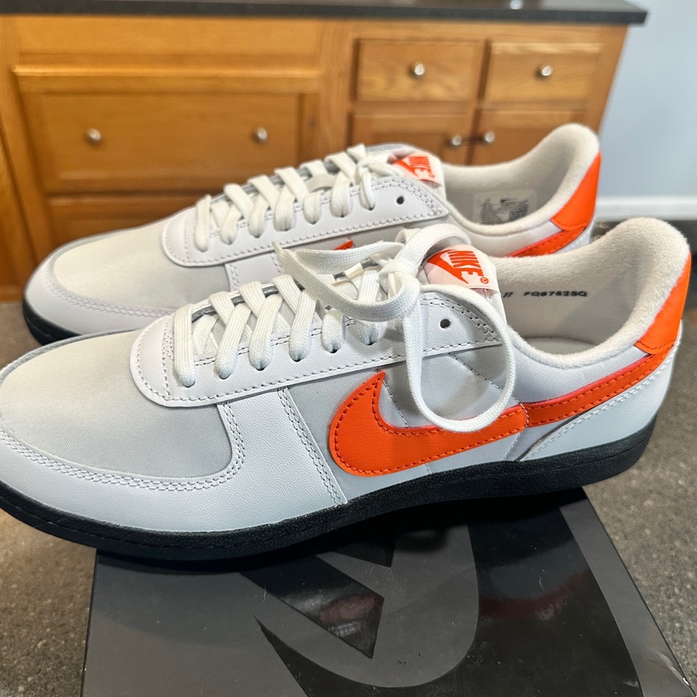 Nike Men's Field General ‘82 size 11